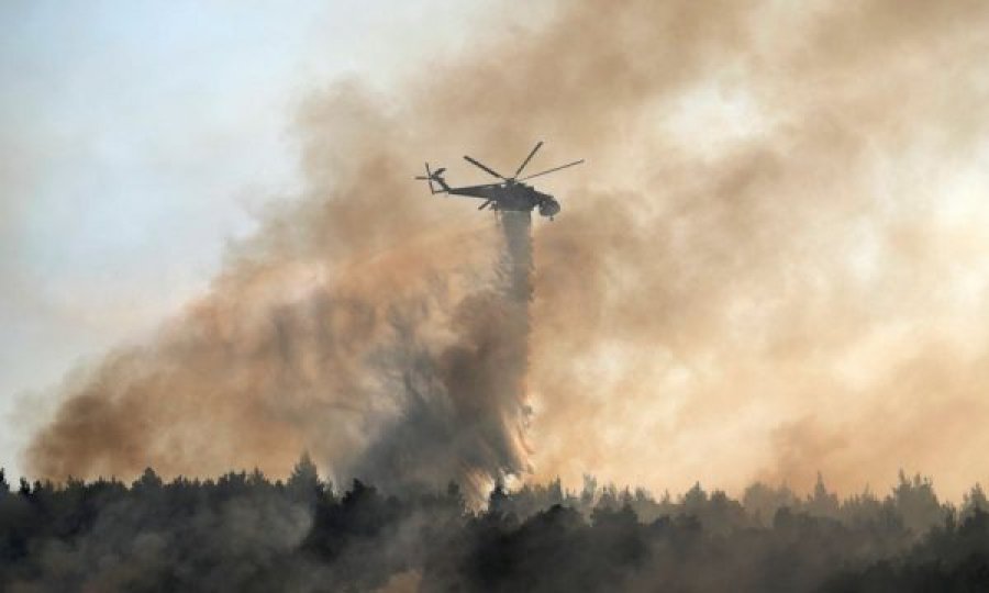 Zjarret s’kanë të ndalur në Greqi, rrëzohet një aeroplan që kishte shkuar për të shuar zjarrin