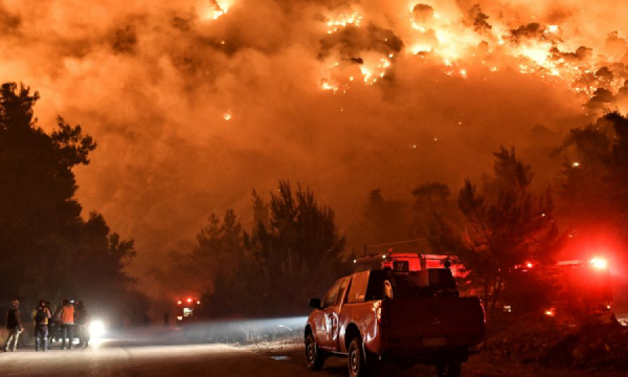 70 mijë hektarë pyje të djegura në Greqi