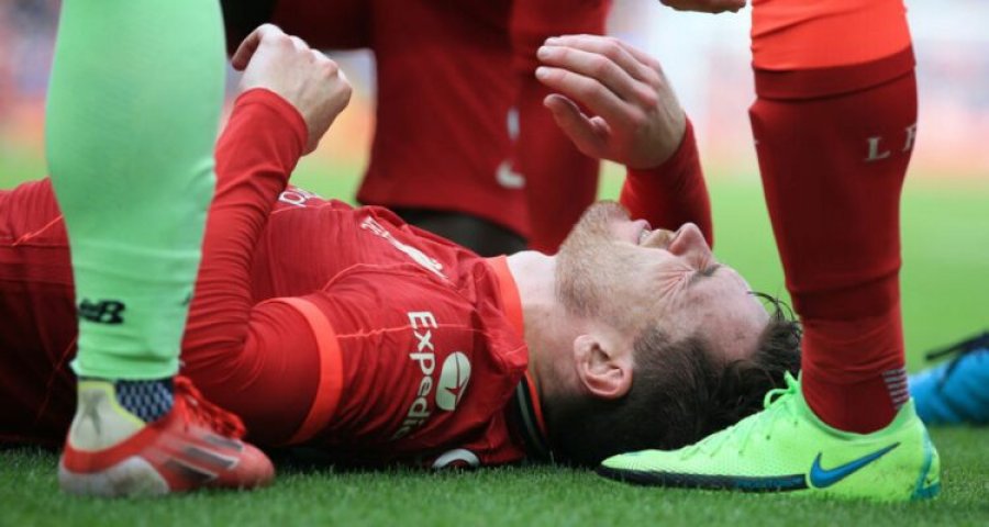 Nisin problemet në mbrojtje për Liverpool, lëndohet Robertson