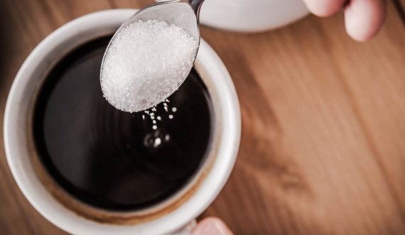 Kafe e hidhur, jetë e ëmbël: Pse duhet të pimë kafe pa sheqer 