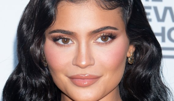  Fansat mbesin të shokuar nga ndryshimet e shumta të Kylie Jennerit në moshë të re 