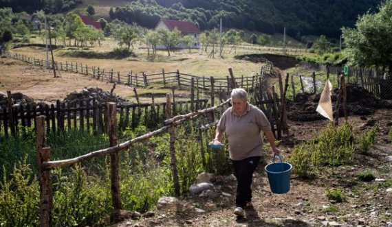 New York Times shkruan për burrneshat shqiptare: Si u braktis “virgjëria e betuar”