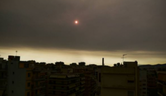  Dita bëhet natë në Greqi, fenomeni i pazakontë prej zjarreve 