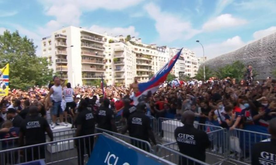 Çmenduri para “Parc des Princes” për Leo Messin