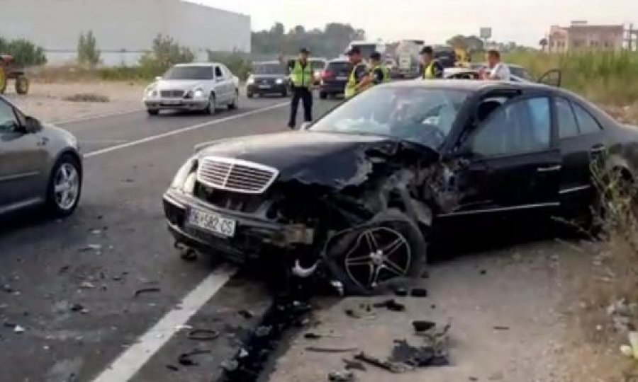  Të lënduara tri vajza nga Kosova, pamje nga vendi ku ndodhi aksidenti mes dy veturave në Shqipëri 