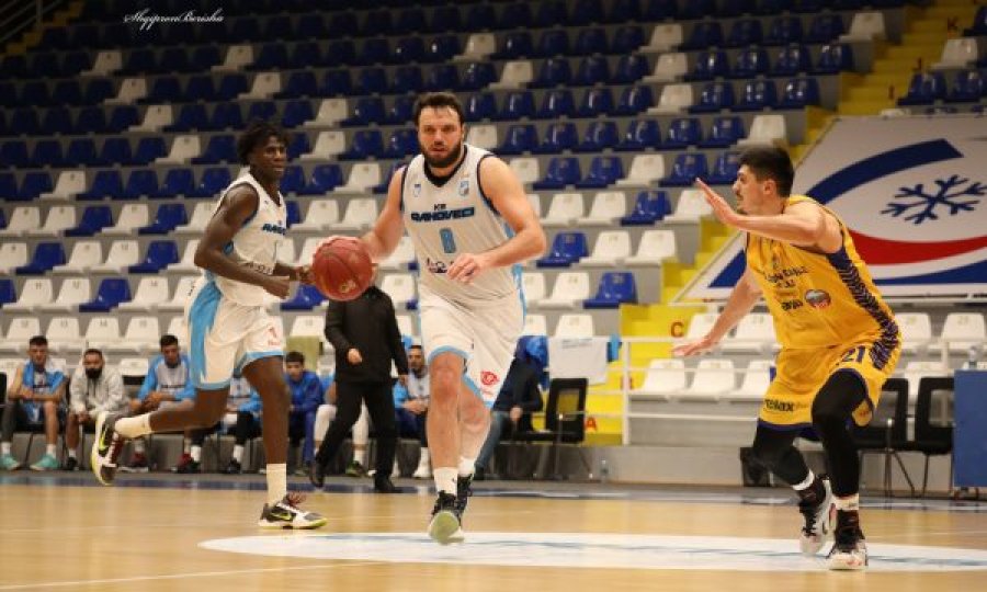 Shtyhet afati kalimtar në basketboll