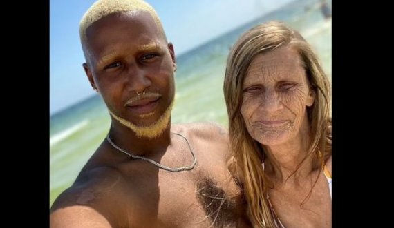 61-vjeçarja fejohet me 24 vjeçarin, rrjeti shpërthen në negativitet