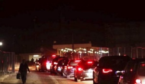 Edhe në orët e vona, pritje për mbi 5 orë që të dilet nga Kosova në Merdar