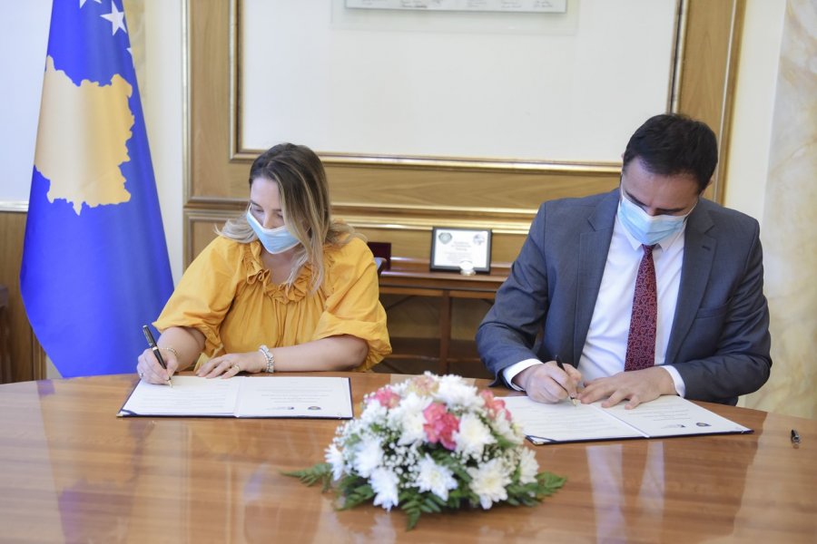 Nënshkruhet Memorandum bashkëpunimi ndërmjet Kuvendit dhe Grupit për Studime Juridike dhe Politike