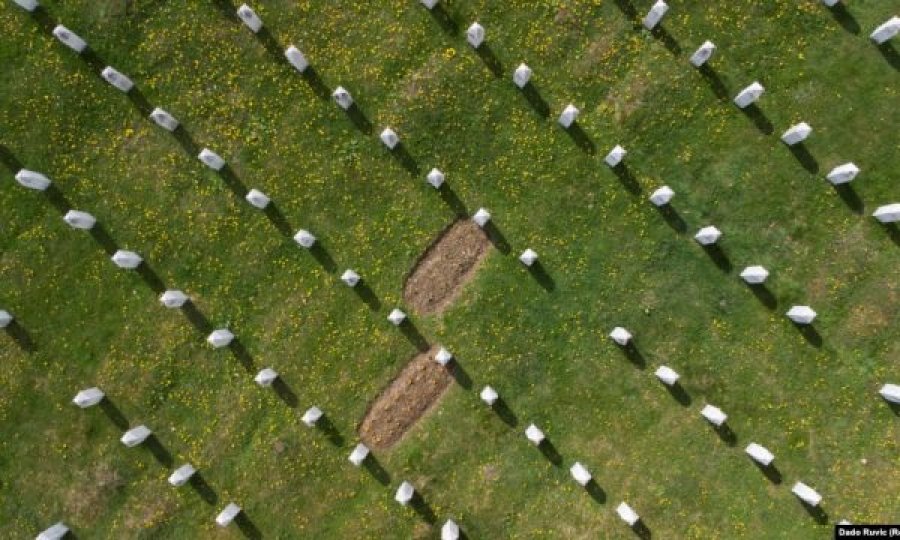  Rrjetet sociale do të heqin përmbajtjet që mohojnë gjenocidin në Srebrenicë 