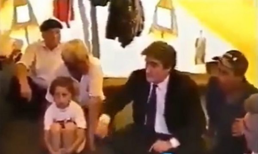  Sali Berisha poston video: Isha mes shqiptarëve të Kosovës në Korçë kur Bregoviqi këndonte kundër NATO-s në Selanik 