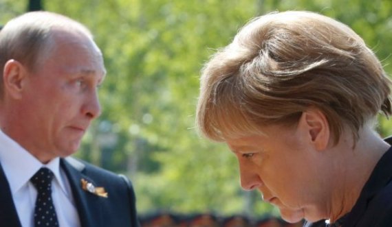  Merkel shkon në Moskë në kohën e raporteve të tensionuara 