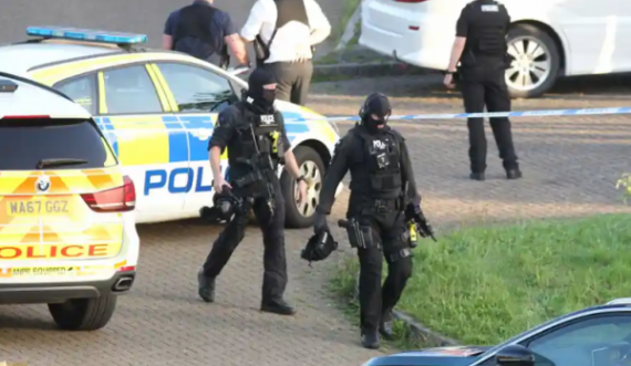  Sulm masiv në Plymouth të Anglisë, gjashtë të vrarë, përfshirë një fëmijë 