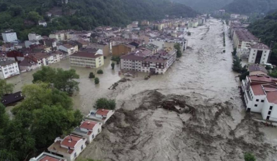 27 të vdekur nga vërshimet në Turqi