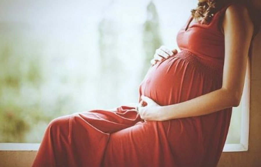  Drejtori i Gjinekologjisë u bën thirrje grave shtatzëna që të vaksinohen 