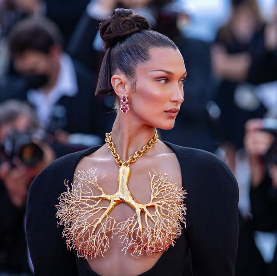 Bella Hadid publikon foto ‘hot’ dhe sytë na mbetën tek ajo