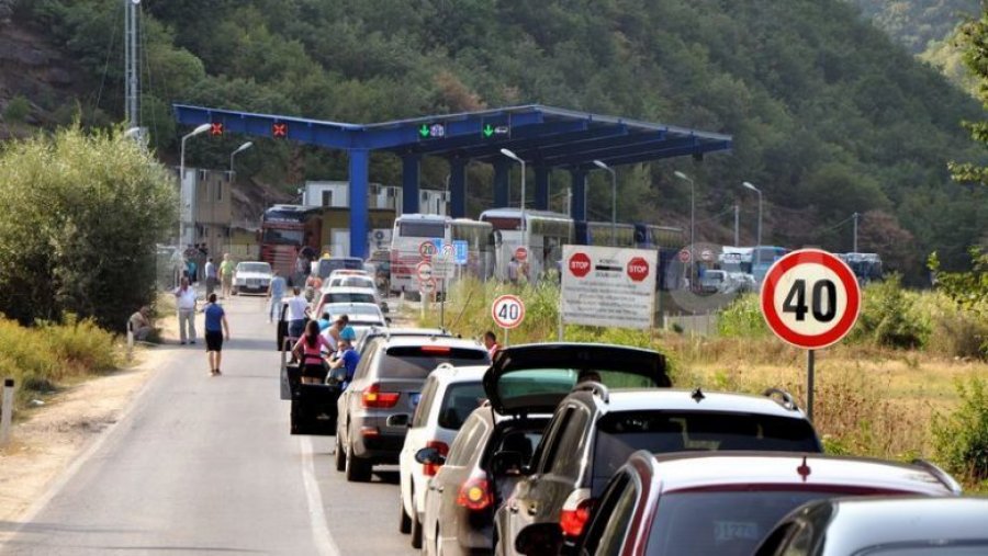 Pikë-kalimi kufitar Merdarë, deri në 4 orë pritjet në dalje