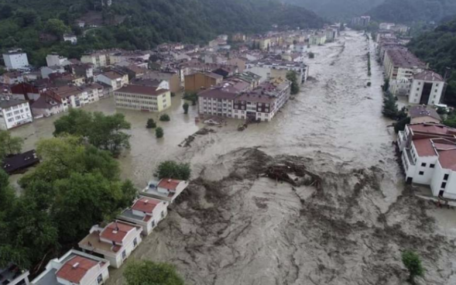 27 të vdekur nga vërshimet në Turqi
