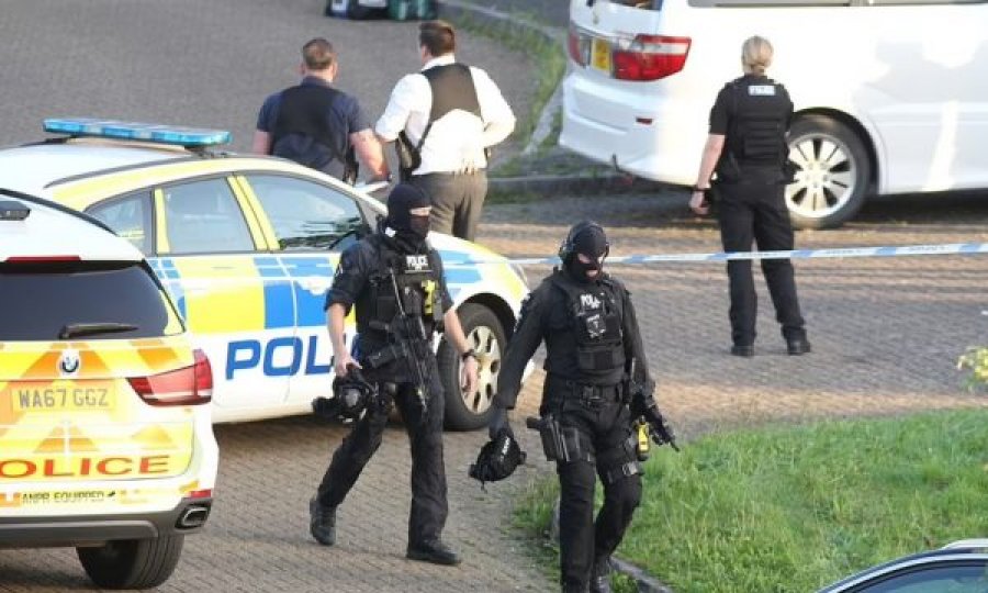  Sulm me armë zjarri në Angli, raportohet për 5 viktima 