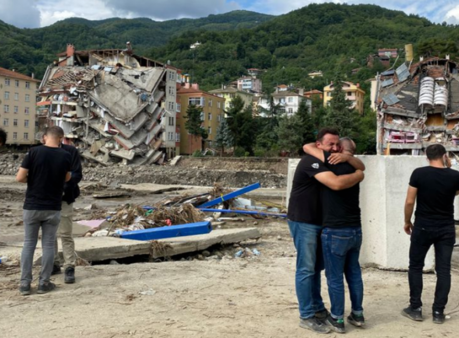  Rritet numri i viktimave, pamje nga pasojat e vërshimeve në Turqi 