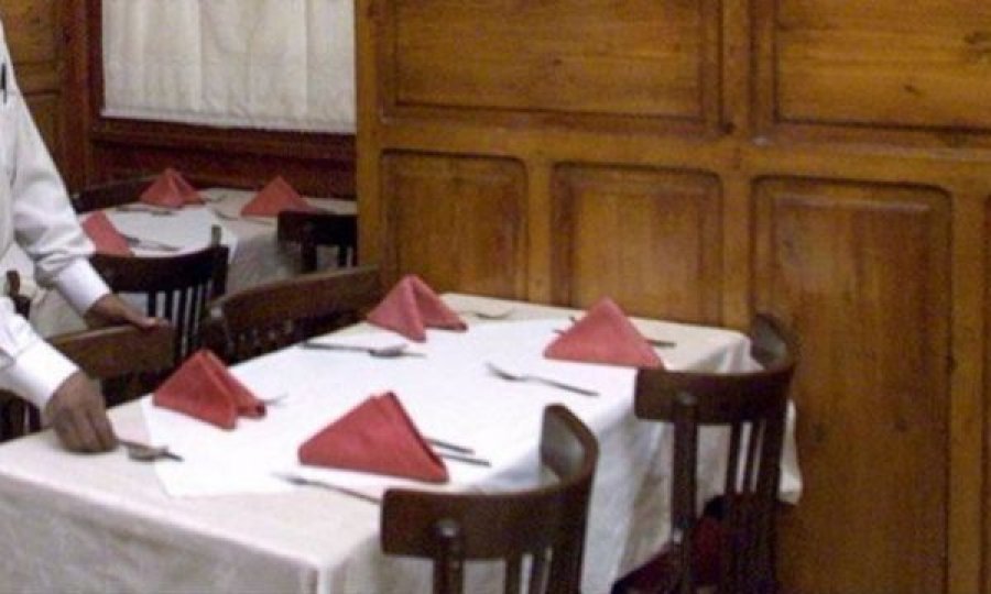  Nuk i pëlqeu shërbimi në restorant, plagos me thikë kamarierin 