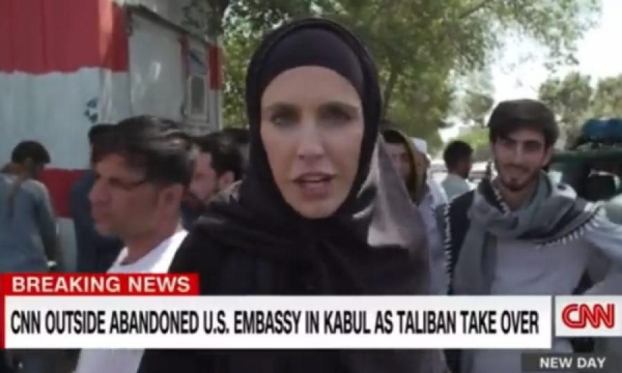 Gazetarja e CNN-it e rrethuar nga talibanët: Po thërrasin “vdekje Amerikës”, por janë të shoqërueshëm