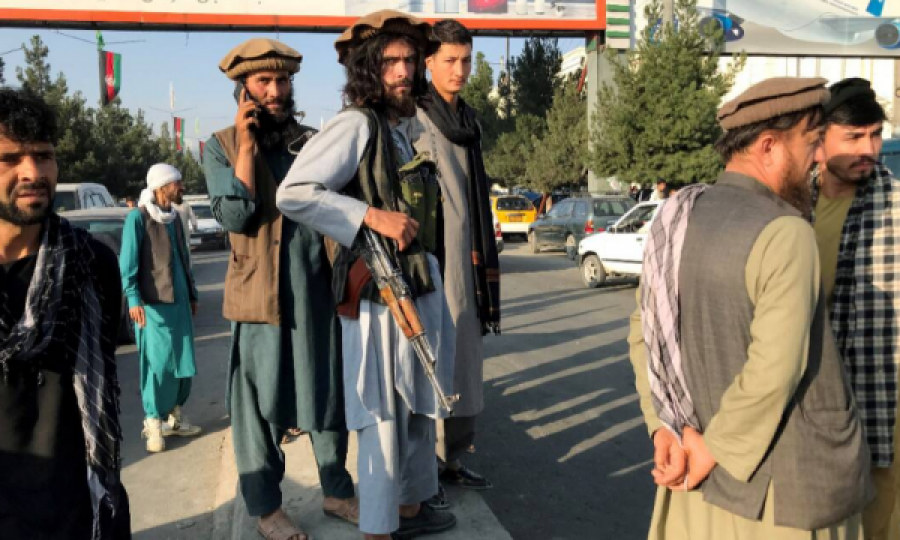  “S’kanë nevojë për to”, Luftëtarët talebanë nisin të mbledhin armët nga civilët 