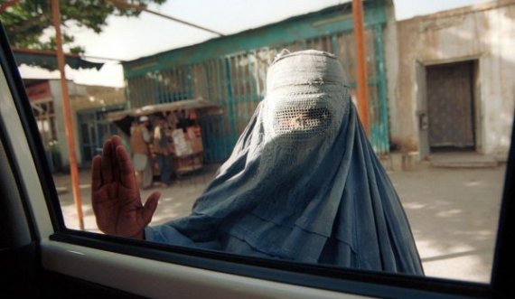 Historia tragjike: Talibanët trokitën tre herë në derën e saj, herën e katër ata e vranë