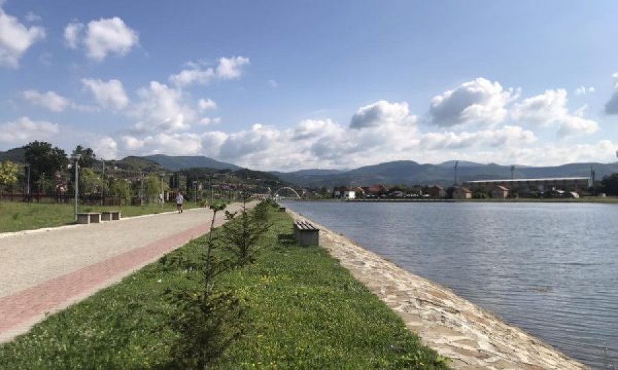  Një 11-vjeçar bie në liqenin akumulues në Mitrovicë, policia jep detaje 