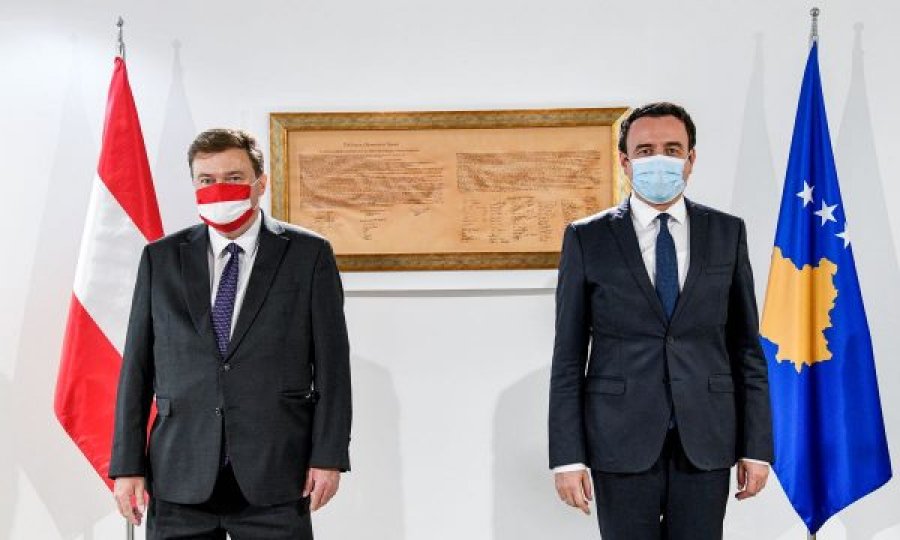  Kurti takohet me ambasadorin e Austrisë në Kosovë, flasin për gjendjen me pandeminë 