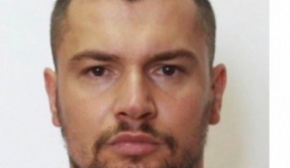 Nëse e njihni këtë person lajmërojeni menjëherë Policinë e Kosovës