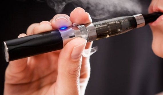 Studimi i fundit: Cigaret elektronike më të dëmshme se ato tradicionale 