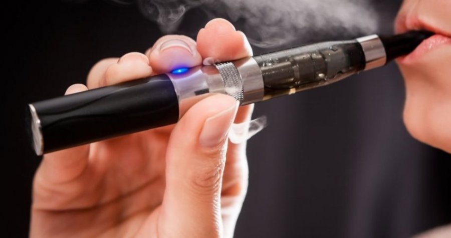 Studimi i fundit: Cigaret elektronike më të dëmshme se ato tradicionale 