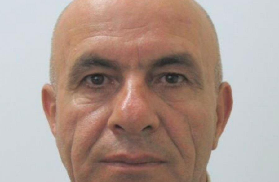 Nëse e shihni këtë person lajmërojeni menjëherë policinë