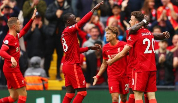  Liverpooli kryen punën në Anfieldin e mbushur me tifozë 