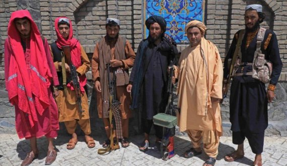 “Do të ekzekutonim këtu, por bota po na sheh”, afganët kërcënohen nga talibanët vetëm pse veshën xhinse