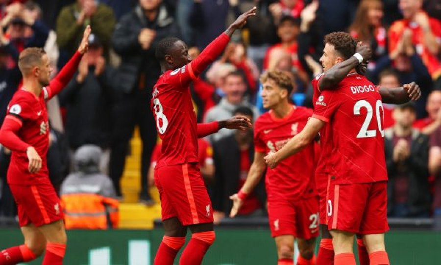  Liverpooli kryen punën në Anfieldin e mbushur me tifozë 
