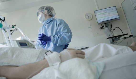 Shkon në mbi 900 numri i pacientëve të hospitalizuar në klinikat COVID dhe spitalet në Kosovë, 35 në gjendje të rëndë 