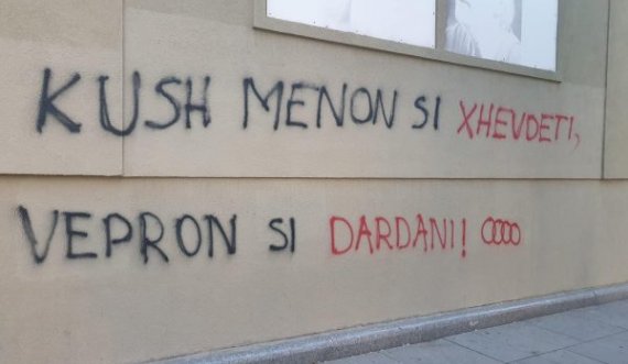 “Kush menon si Xhevdeti, vepron si Dardani”, grafite kundër analistit pas statusit për vajzat dhe Audi-n