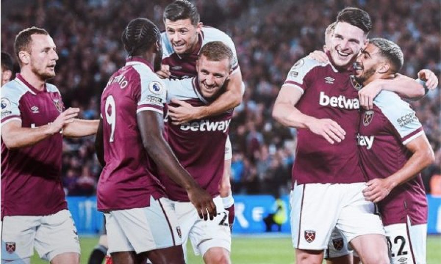 West Ham e mposht bindshëm Leicesterin, merr primatin në tabelë