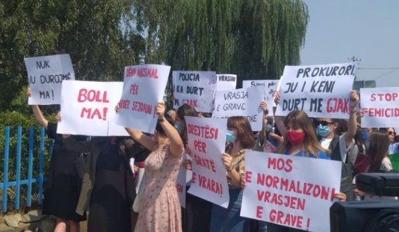  Nis protesta në Ferizaj pas vrasjes së 18-vjeçares, numër i madh i pjesëmarrësve 