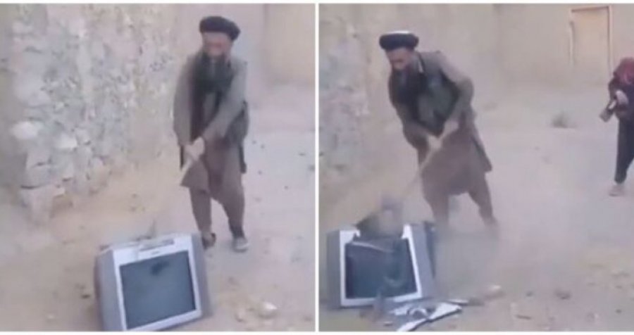 Talebanët e shkatërrojnë televizorin me sëpatë: Është haram 