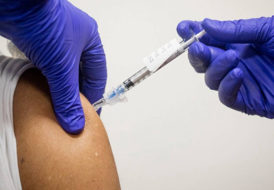 A e dini pse vaksinohemi zakonisht në krah? Ja përgjigja
