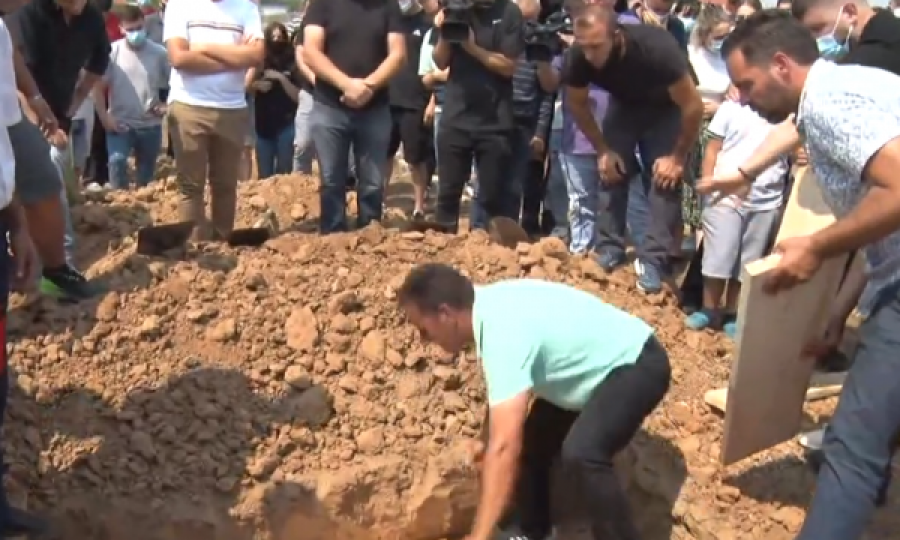  I jepet lamtumira e fundit 18-vjeçares që u vra në Ferizaj 