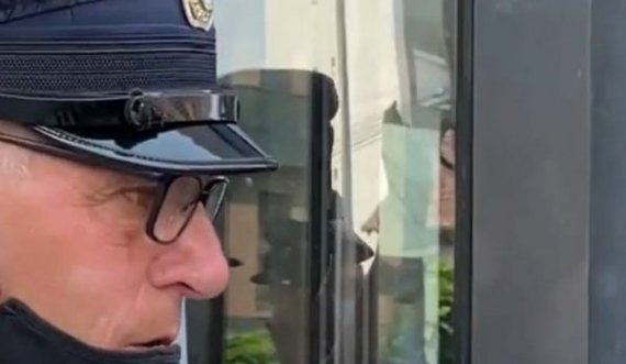 Polici qau teksa protestohej në Ferizaj për vrasjen e 18 vjeçares