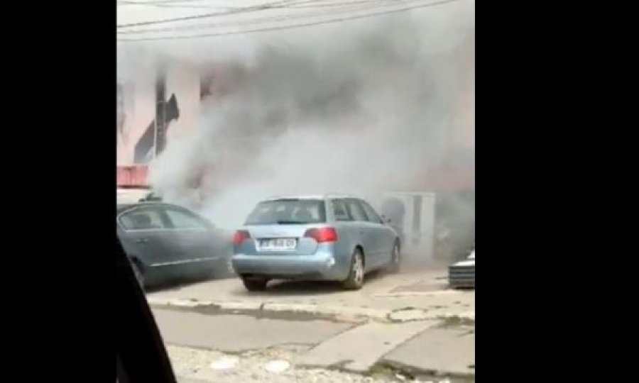  Një market në Prishtinë përfshihet nga zjarri 