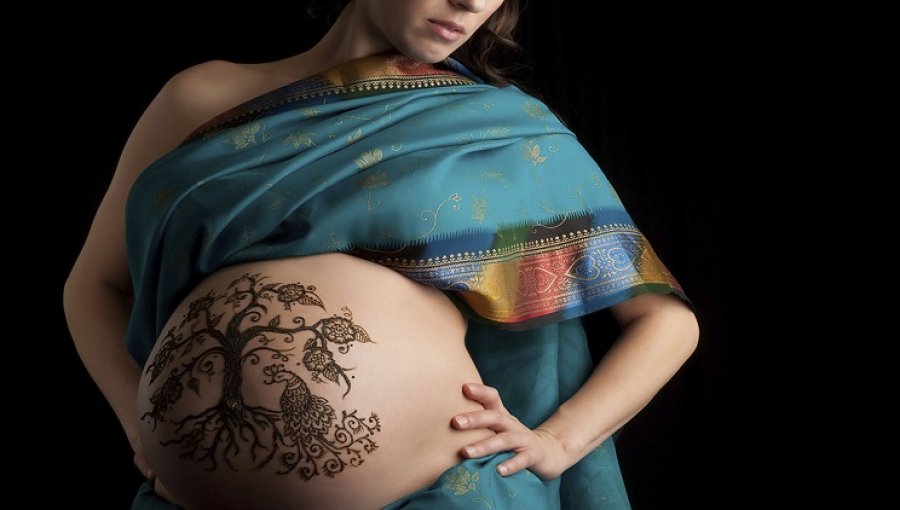  A mund të bëni një tatuazh kur jeni shtatzënë?