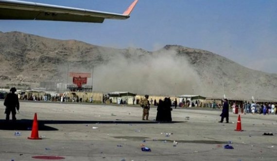 Pamje nga shpërthimi jashtë aeroportit të Kabulit