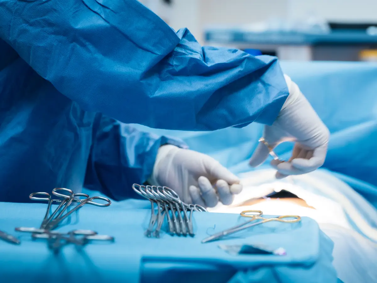 Kirurgët nga Mitrovica bëjnë mrekulli: Ia heqin pacientit tumorin prej 8 kilogramësh 