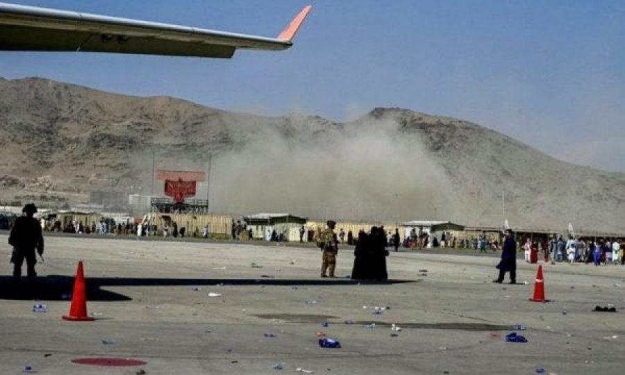 Pamje nga shpërthimi jashtë aeroportit të Kabulit